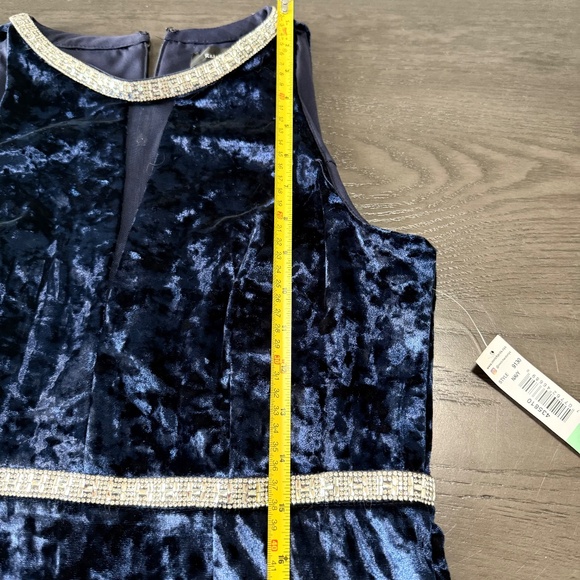 R&M Richards Long Ice Velvet Dress W/Elegant Neck Waist Detail & Slit Size 8 - Picture 11 of 14